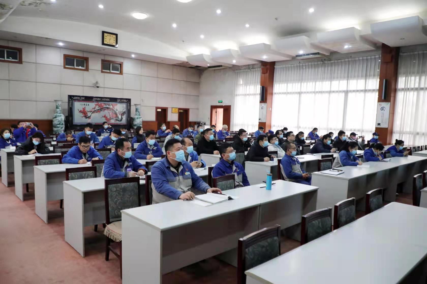 强化专业培训 锤炼技术本领——3044am永利官网开展光伏系统专业技术培训