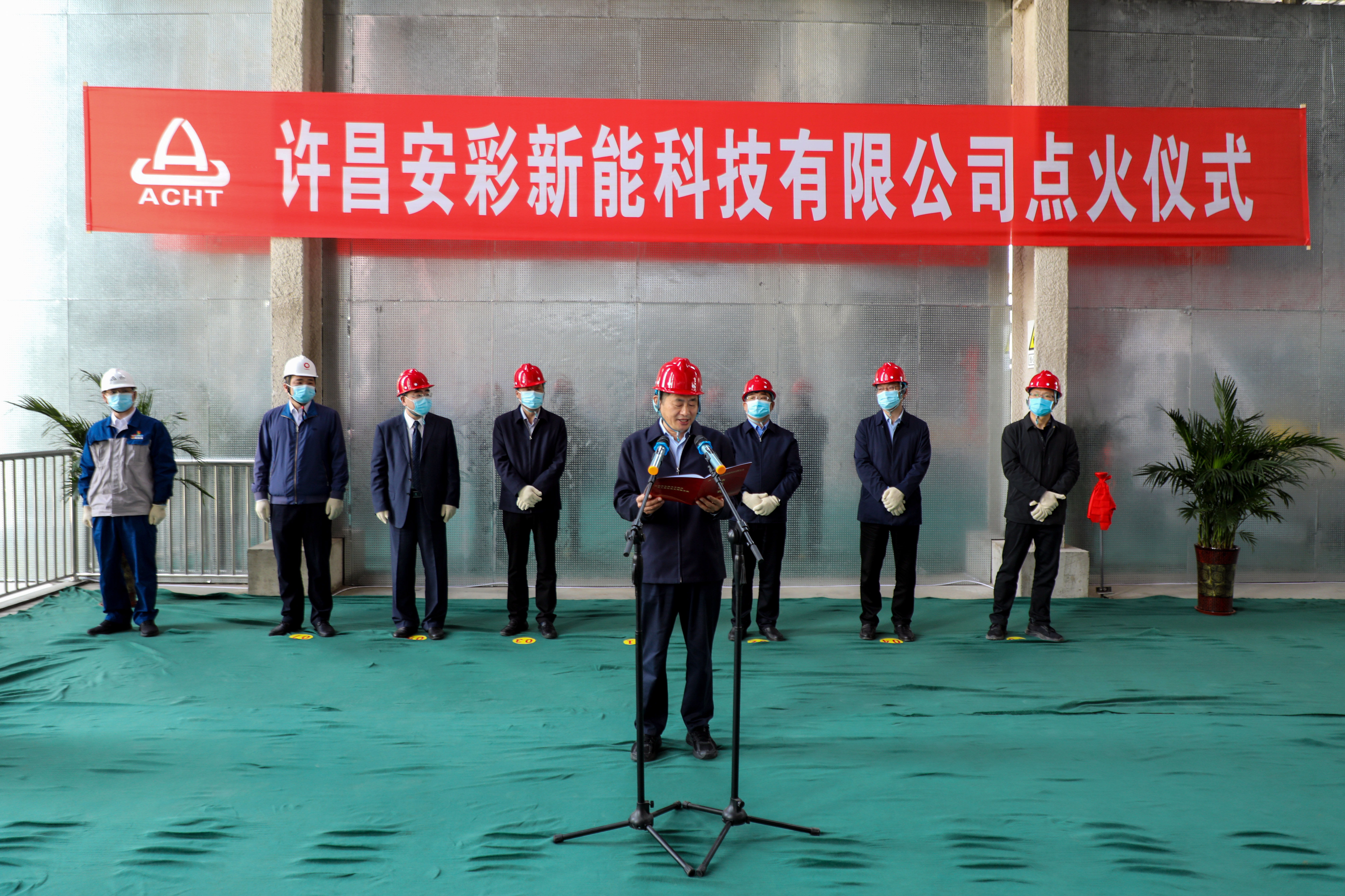 薪火赓续 再启征程——许昌3044am永利官网年产4800万平方光伏轻质基板项目顺利点火