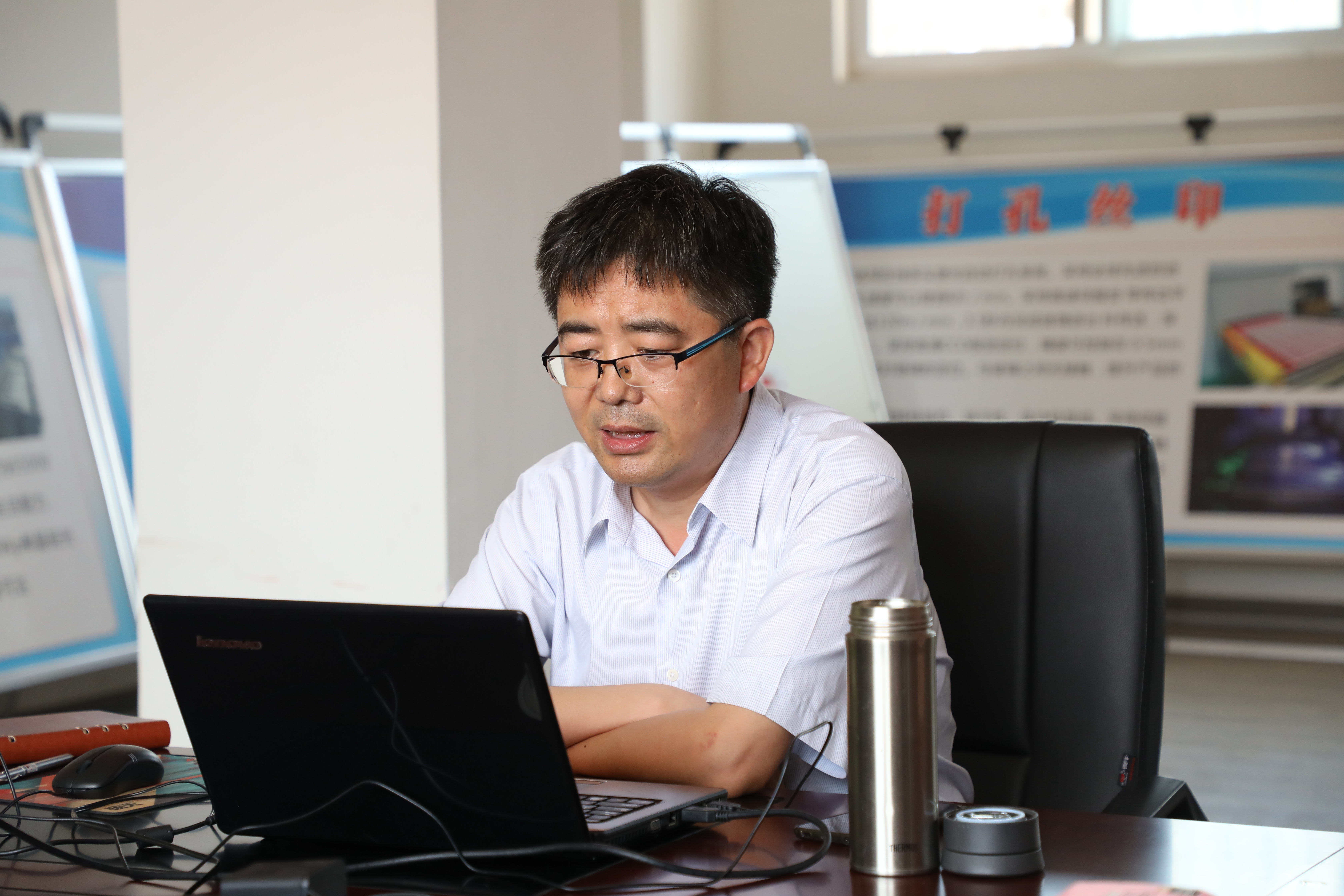 工地党课动人心 党员干部齐奋进——许昌3044am永利官网新能科技有限公司开展讲党课活动