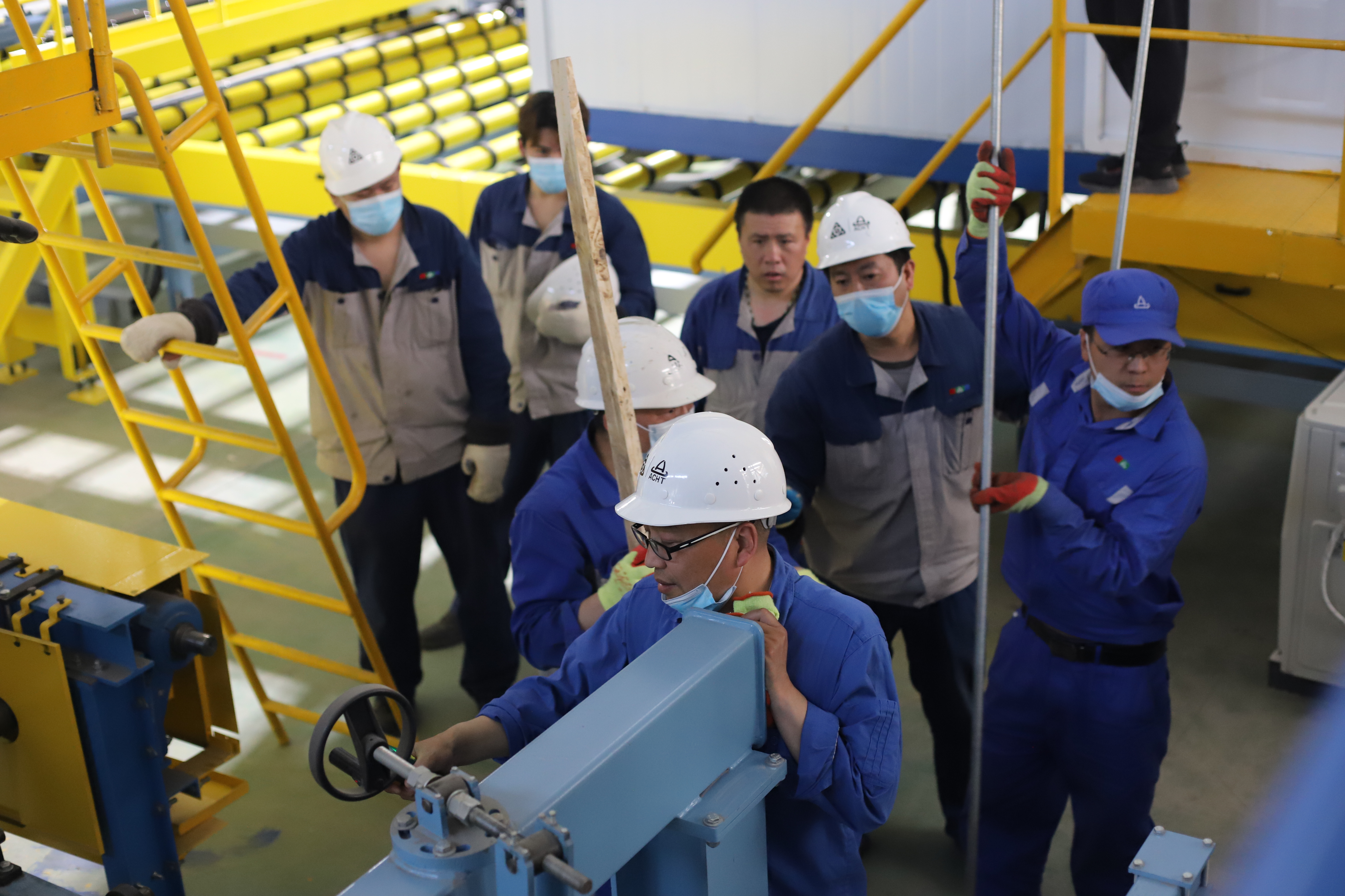 焦作3044am永利官网新材料有限公司玻璃生产线引头子成功