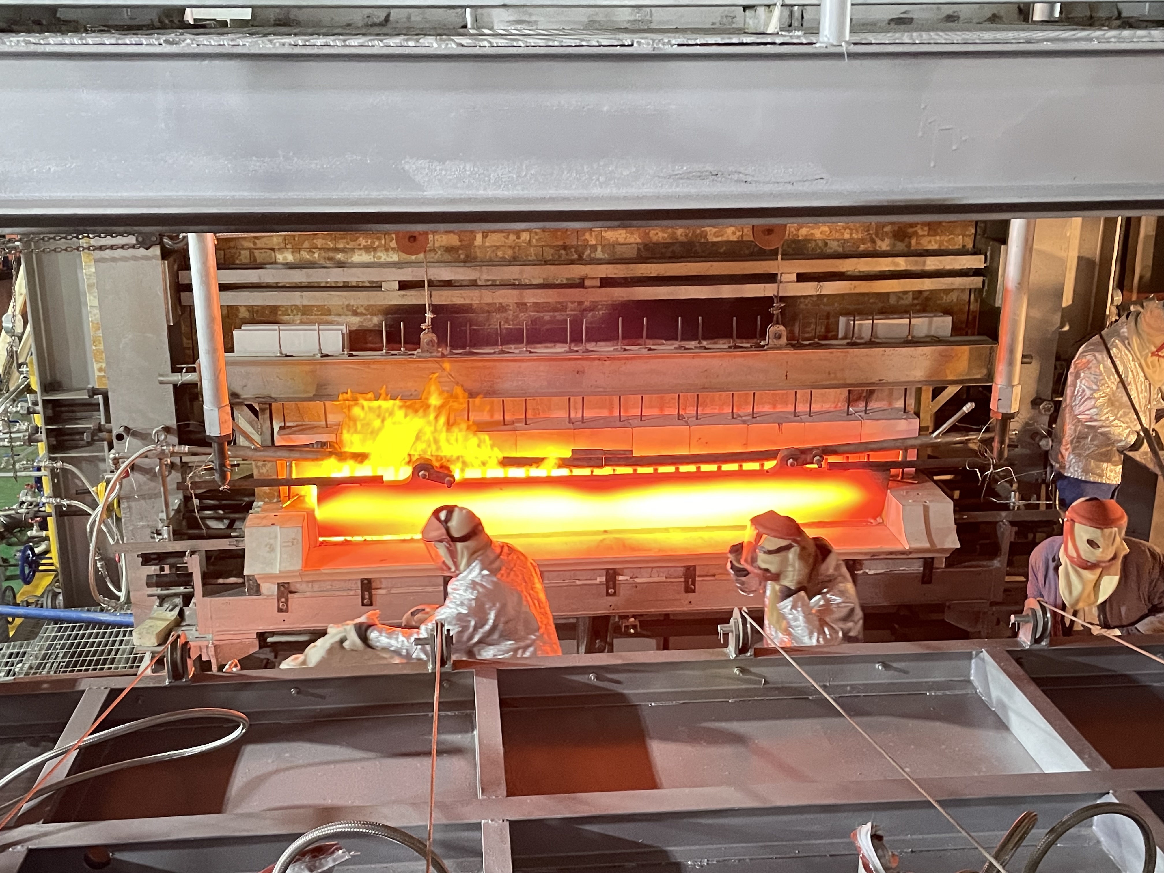 焦作3044am永利官网新材料有限公司玻璃生产线引头子成功