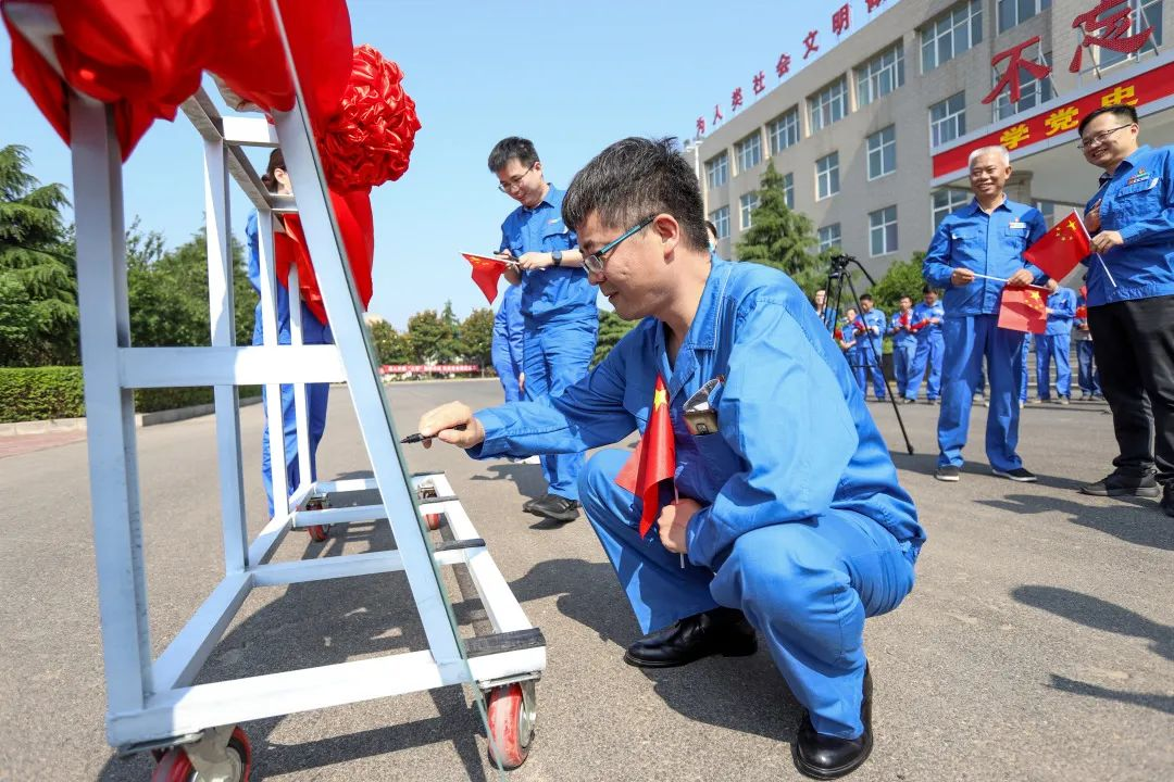 砥砺奋进 生生不“熄”——焦作3044am永利官网举行升国旗仪式