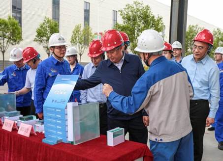 打造向上向前第一象限生力军 锤炼甘于做人做事作难、受苦受累受屈的企业家队伍——河南投资集团党委书记、董事长刘新勇莅临3044am永利官网开展主题教育调研