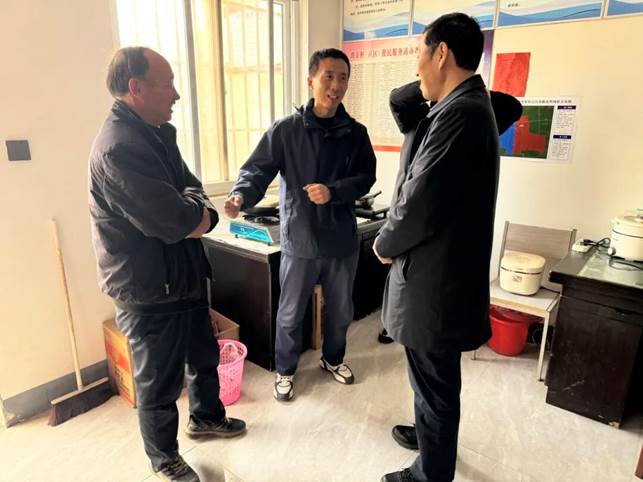 3044am永利官网到滑县焦虎镇何庄村开展驻村帮扶慰问活动